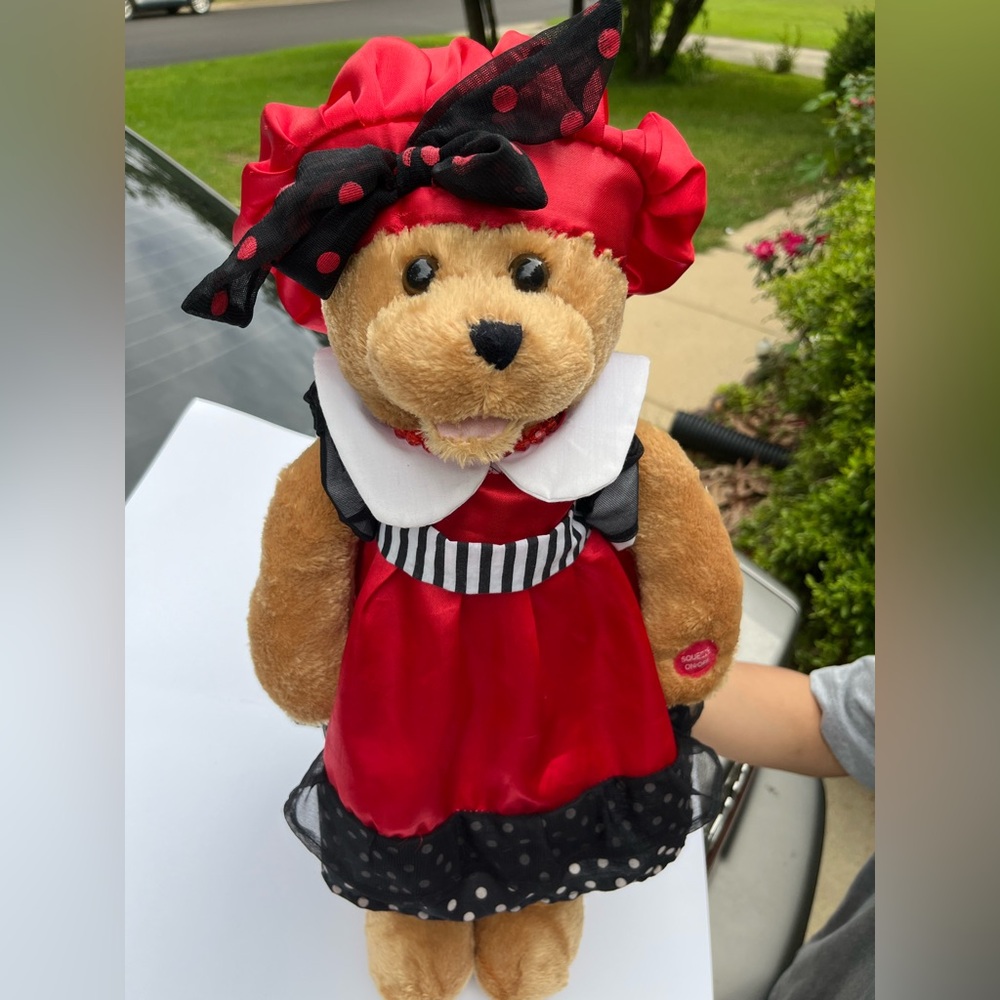 VTG 2003 Chantilly Lane Musical Singing Bear Plush Auntie Pasta Collector